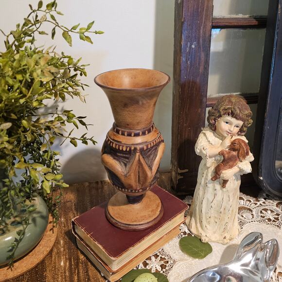 Vintage Resin Figurine: Old World Era Young Girl with Bunny Rabbit Statue 8x4 - Picture 3 of 6